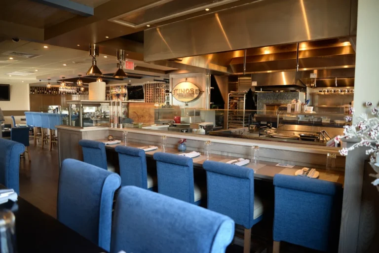 tinos kitchen bar 768x513